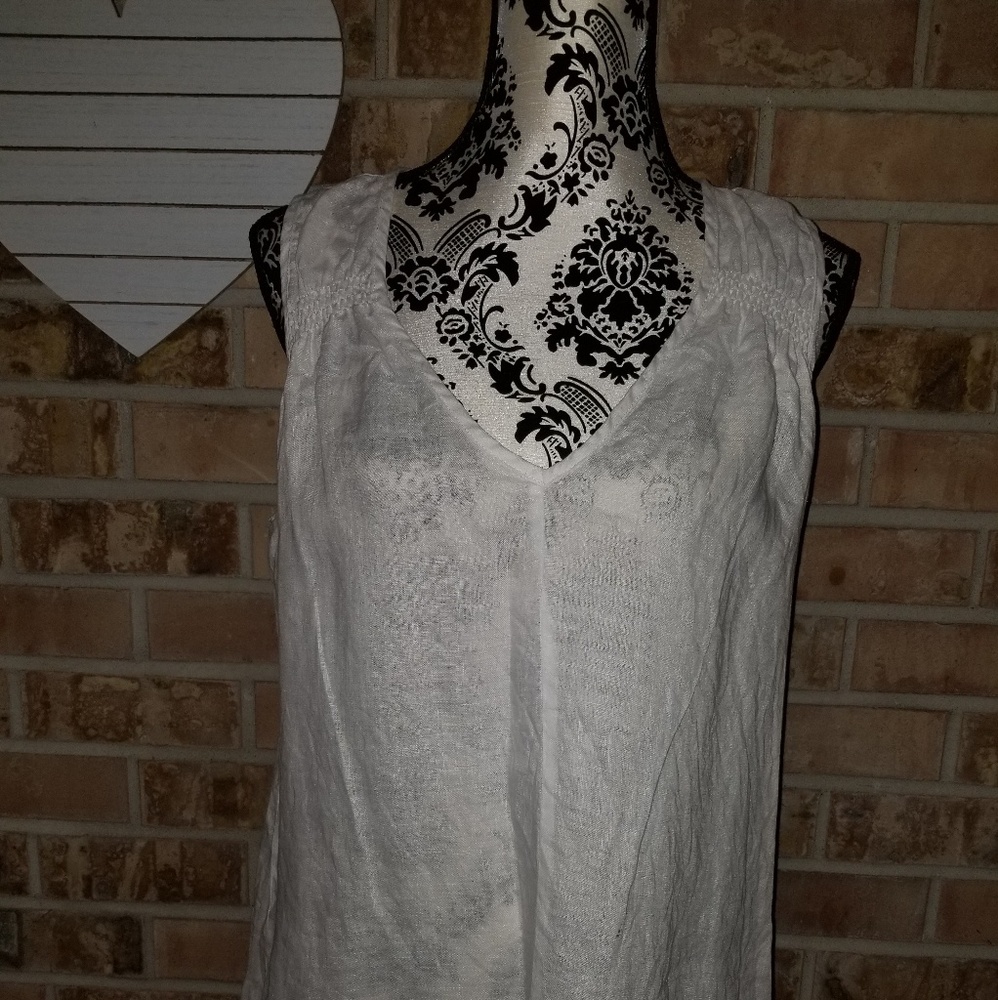 Super cute linen tank top!